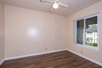 Vacaville Park Apartments in Vacaville, CA - Building Photo - Interior Photo