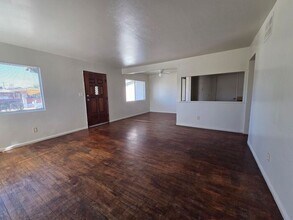 44302 Kirkland Ave in Lancaster, CA - Building Photo - Building Photo