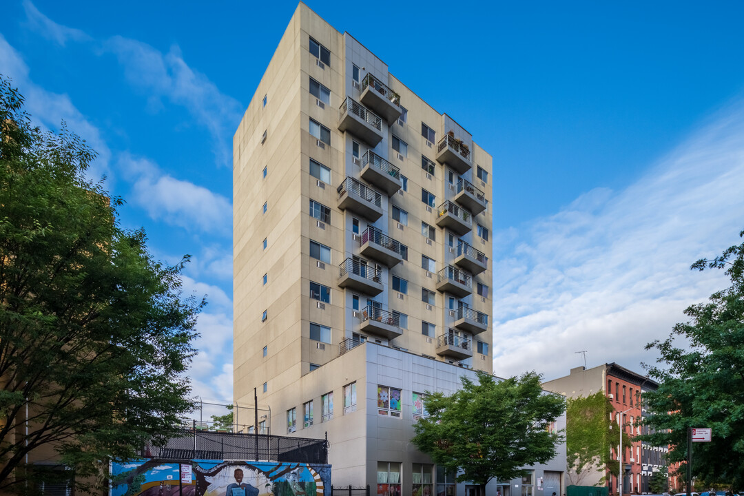 Baltic Tower in Brooklyn, NY - Foto de edificio