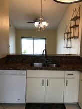 9090 SW 21st St-Unit -E in Boca Raton, FL - Building Photo - Building Photo