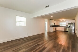 701 NE 11th Ave in Mulberry, FL - Building Photo - Building Photo