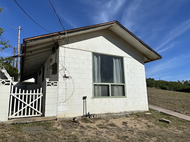 387 Leleihoku St, Unit A in Wailuku, HI - Building Photo - Building Photo