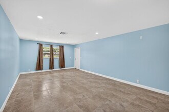 9484 Sun Ct in West Palm Beach, FL - Building Photo - Building Photo