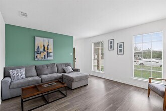 405 E Logan St in Round Rock, TX - Foto de edificio - Building Photo