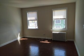 2833 28th St SE-Unit -# 4 in Washington, DC - Building Photo - Building Photo