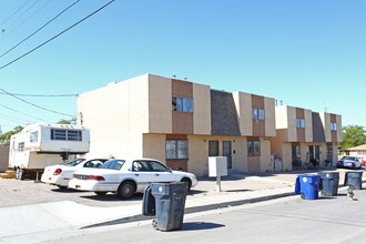 2100 High St SE in Albuquerque, NM - Building Photo - Building Photo