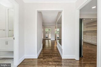 8504 Jeffersonian Ct in Vienna, VA - Building Photo - Building Photo