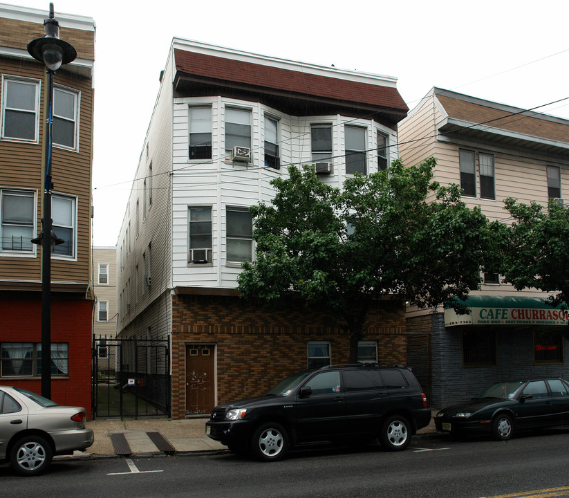 766 Harrison Ave in Harrison, NJ - Building Photo