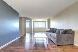 2225 Buchtel Blvd S in Denver, CO - Building Photo - Building Photo
