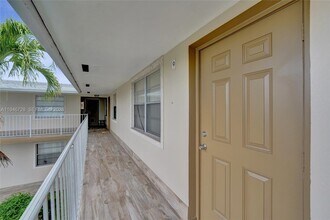 111 SE 4th Ave in Hallandale Beach, FL - Building Photo - Building Photo