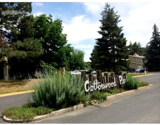 8060 Niwot Rd in Niwot, CO - Foto de edificio - Building Photo