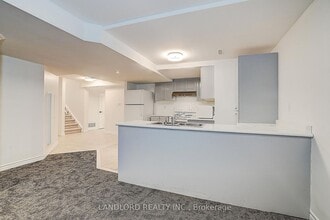 8 Wood Dale Rd in Vaughan, ON - Building Photo - Building Photo