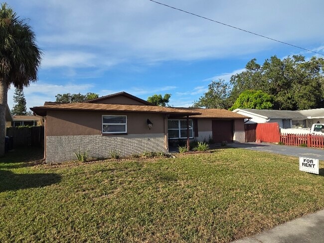 7144 Stone Rd in Port Richey, FL - Building Photo - Building Photo