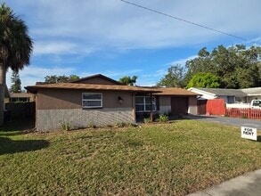 7144 Stone Rd in Port Richey, FL - Building Photo - Building Photo