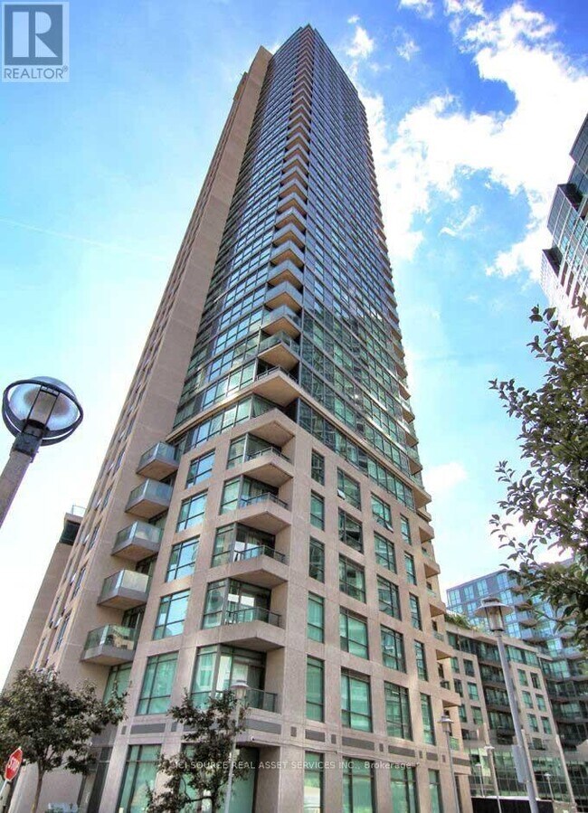 219-2219 Fort York Blvd in Toronto, ON - Building Photo - Building Photo