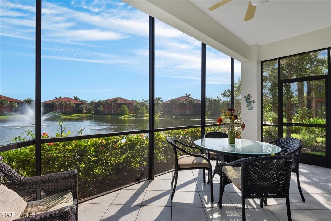 6413 Legacy Cir in Naples, FL - Foto de edificio