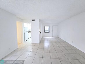 1820 N Congress Ave in West Palm Beach, FL - Building Photo - Building Photo