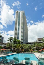 Park Place by the Bay in Miami, FL - Foto de edificio - Building Photo
