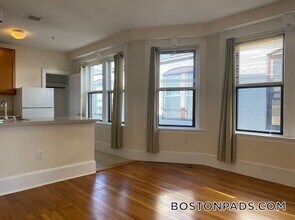 881 Massachusetts Ave in Cambridge, MA - Building Photo - Building Photo