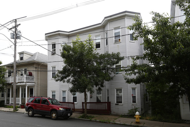 73 Campbell Ave in Revere, MA - Foto de edificio - Building Photo