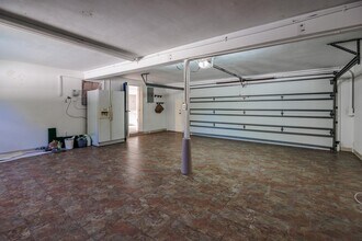 527 W Jasmine Dr in Lake Park, FL - Foto de edificio - Building Photo