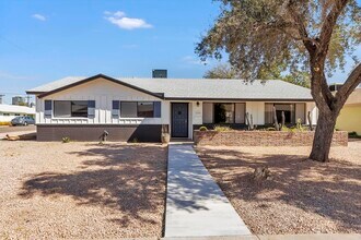 1007 S Parkside Dr in Tempe, AZ - Foto de edificio - Building Photo