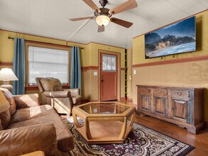 513 Bond St in Astoria, OR - Foto de edificio - Building Photo