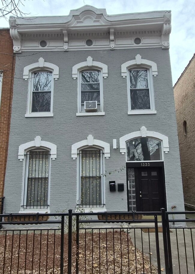property at 1333 N Wicker Park Ave
