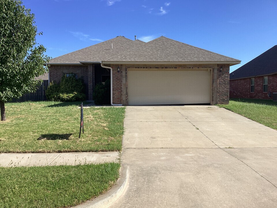 909 SW 13th St in Moore, OK - Building Photo