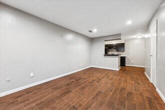 8801 Hammerly Blvd in Houston, TX - Building Photo - Building Photo