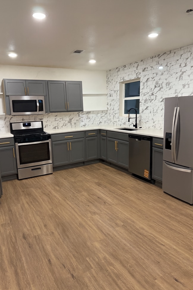 12939 Segrest Dr in Houston, TX - Building Photo - Building Photo