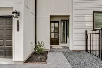 2716G Grand Fountains Dr in Houston, TX - Building Photo - Building Photo