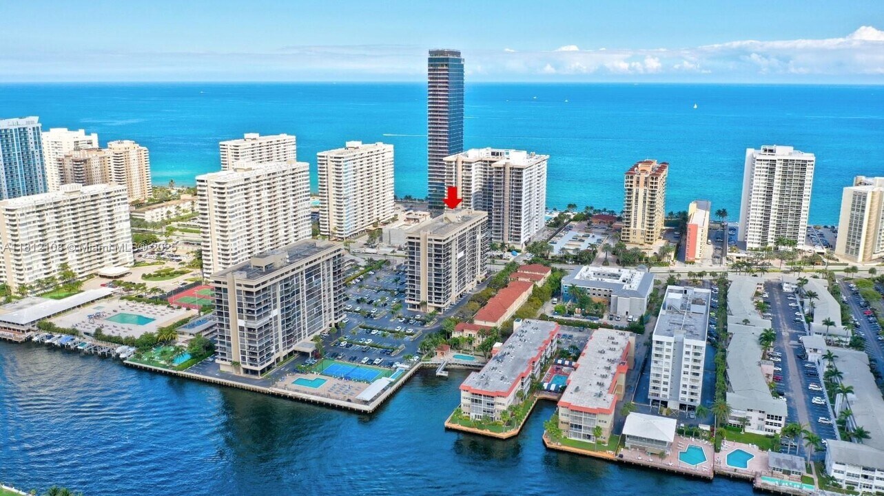2049 S Ocean Dr in Hallandale Beach, FL - Building Photo