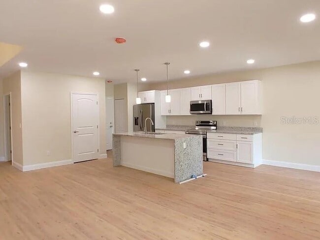 1977 Freedom Dr in Clearwater, FL - Building Photo - Building Photo