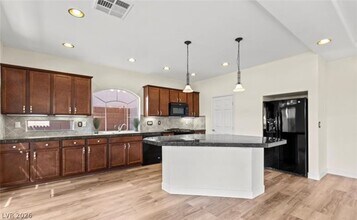 5945 Lambert Bridge Ave in Las Vegas, NV - Building Photo - Building Photo