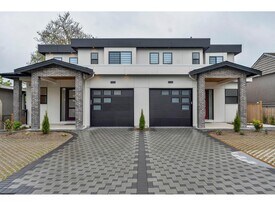 Beautiful 7-Bedroom, 6-Bath Home in Prime in White Rock, BC - Building Photo