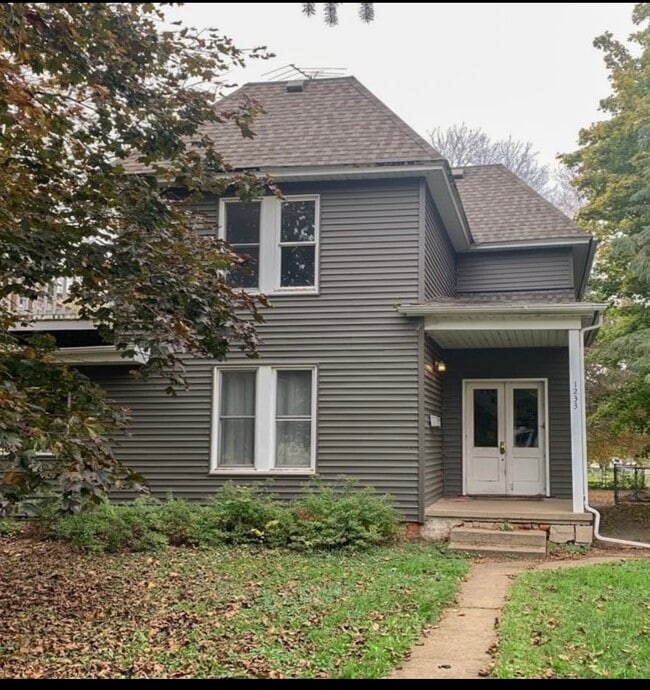 property at 1233 7th St