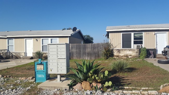 200A Aster St in Kingsland, TX - Building Photo - Building Photo