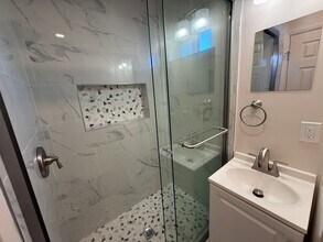 5106 E Falls View Dr in San Diego, CA - Building Photo - Building Photo