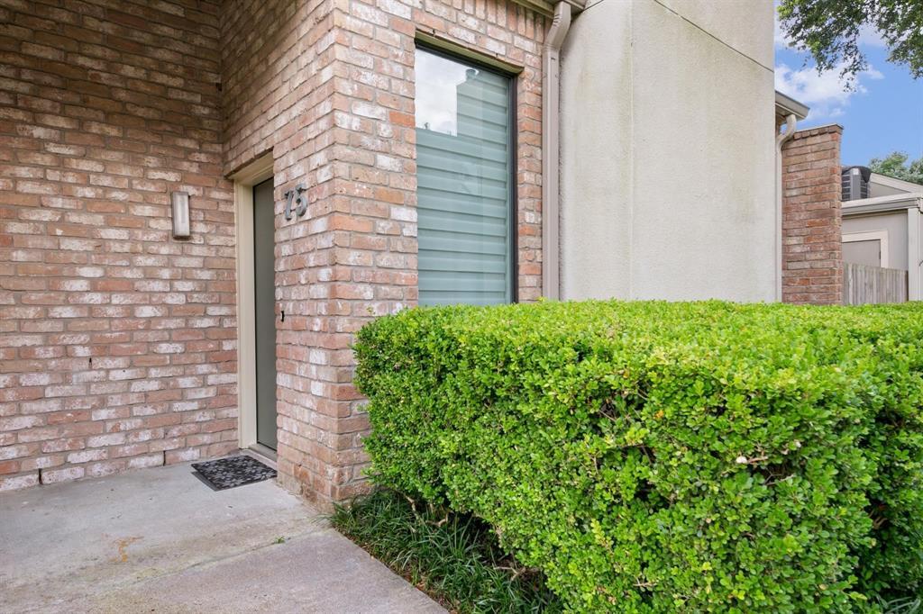 8100 Cambridge St in Houston, TX - Building Photo