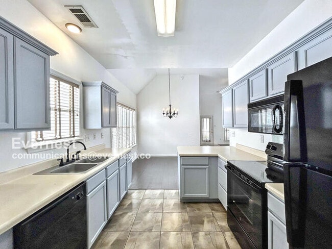 1079 River Isle Dr in Memphis, TN - Building Photo - Building Photo