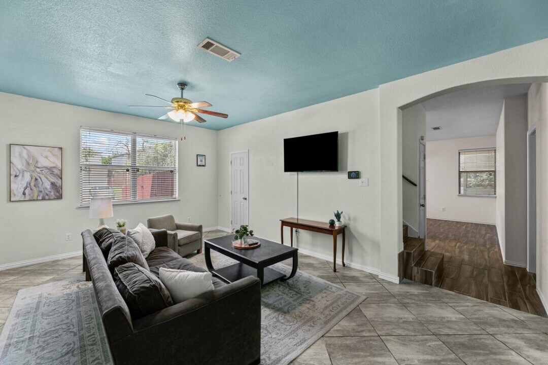 Stunning Fort Worth home in a sought-after in Fort Worth, TX - Building Photo