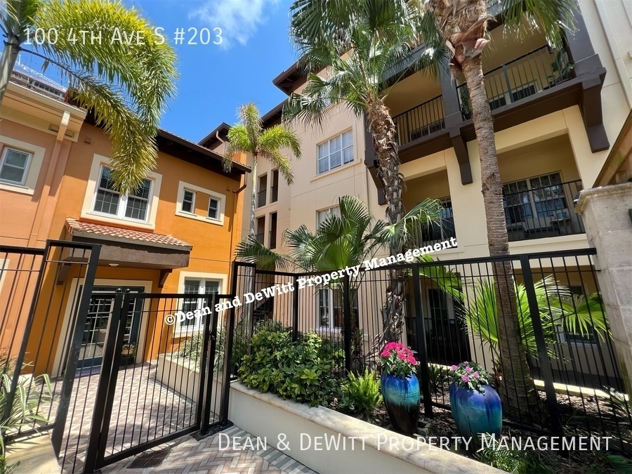 100 4th Ave S, Unit 203 in St. Petersburg, FL - Building Photo