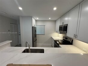 7810 Camino Real in Miami, FL - Building Photo - Building Photo