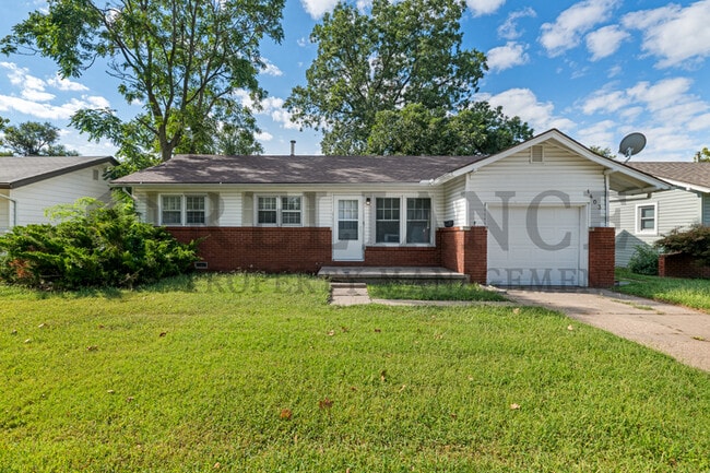 property at 1403 W Lydia St