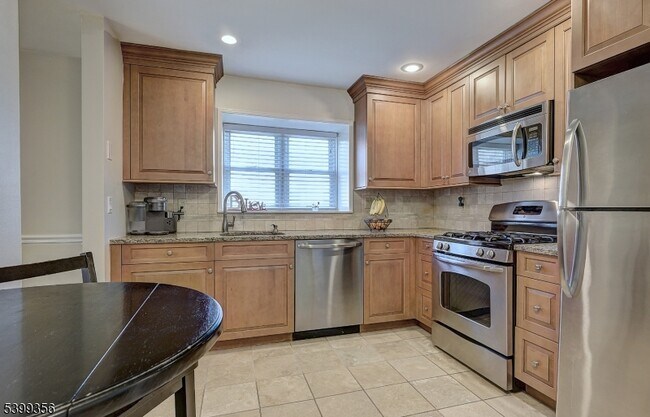 17 Heritage Dr in Chatham Township, NJ - Building Photo - Building Photo