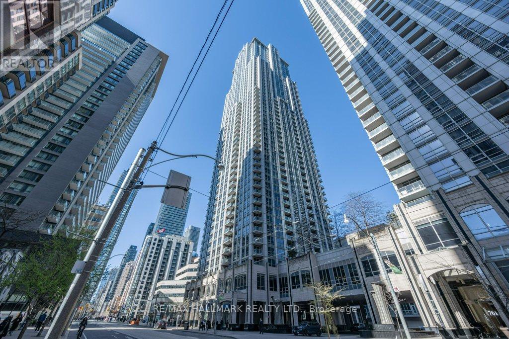 763-763 Bay St. in Toronto, ON - Building Photo