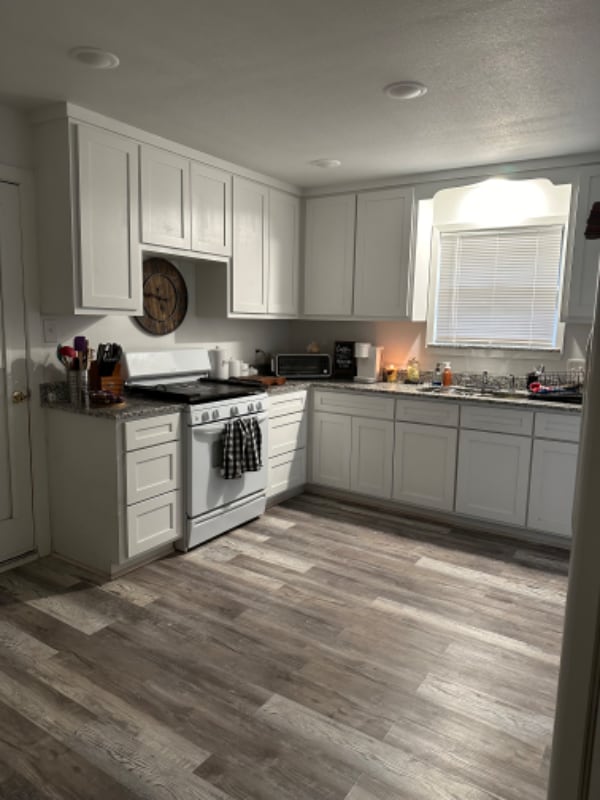 212 N Rowland Ave in Stephenville, TX - Building Photo - Building Photo