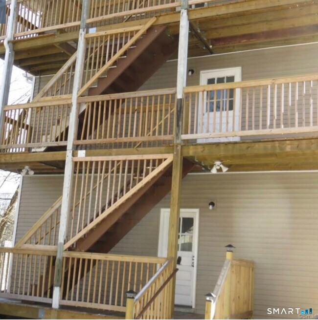 71 E Pearl St in Torrington, CT - Building Photo - Building Photo