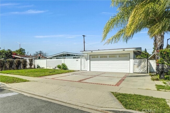 1523 W Frances Dr in Anaheim, CA - Building Photo - Building Photo